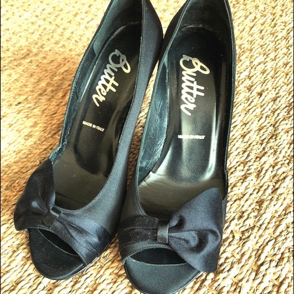 Butter Black-Tie Pumps with Peep-toe